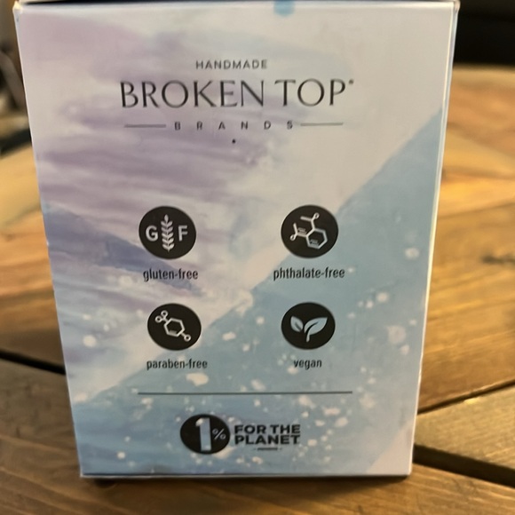 New in box 9oz “Mountain Air” soy candle. Burn time is 50 hours - Picture 5 of 6